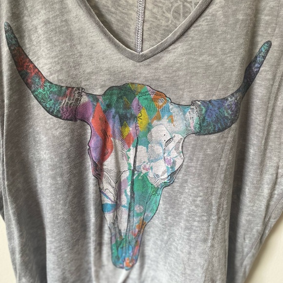 Chaser Rainbow Bull Print Women's Top - Picture 4 of 8